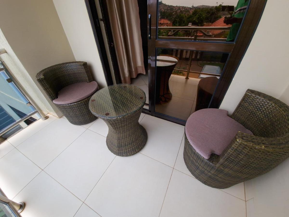Lubowa Eric Wilkins Apartments מראה חיצוני תמונה